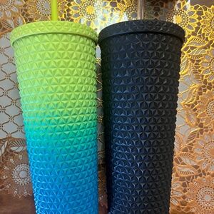 Venti Plastic cups